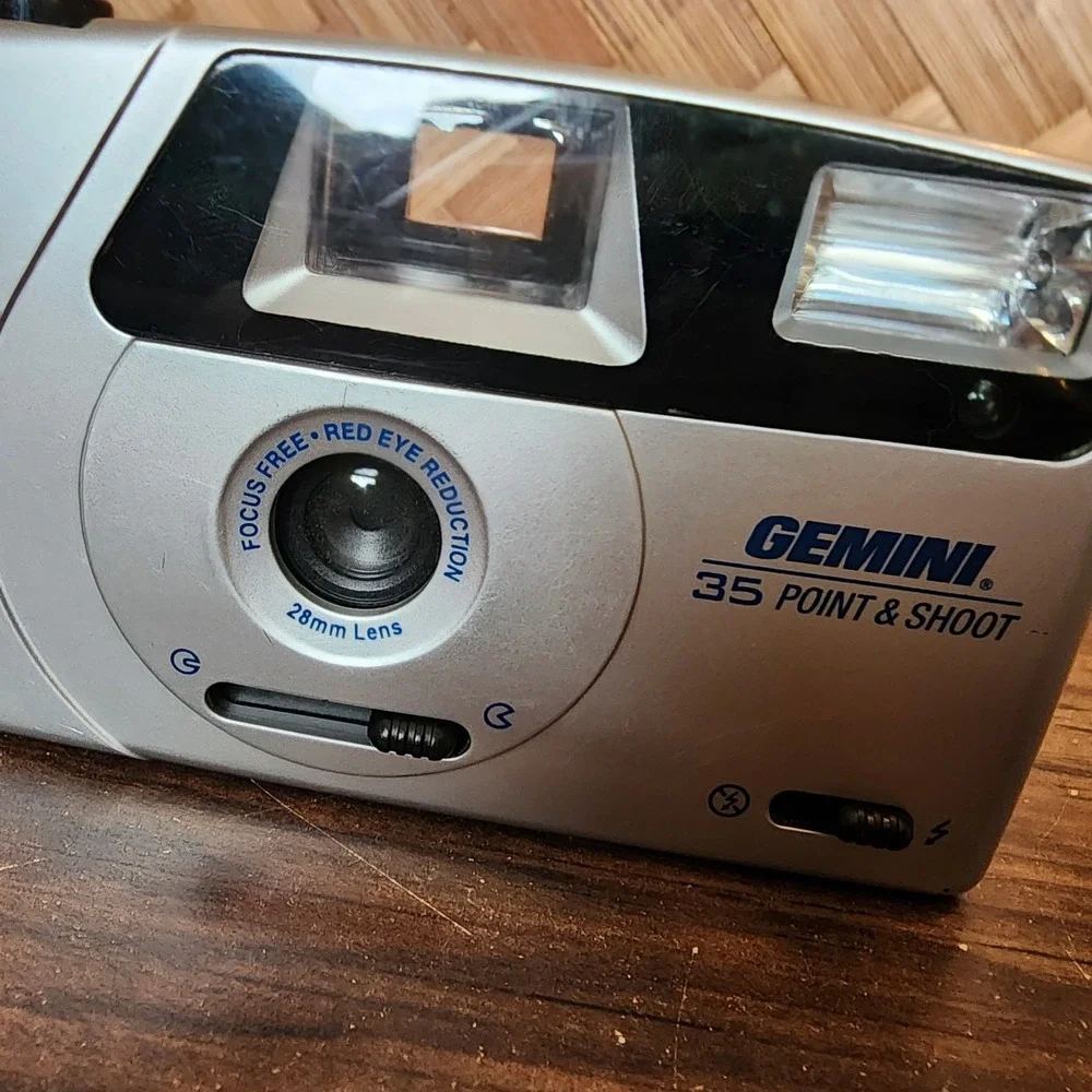 Gemini 35 Point & Shoot Film Camera Focus Free Electronic Flash Red‎ Eye